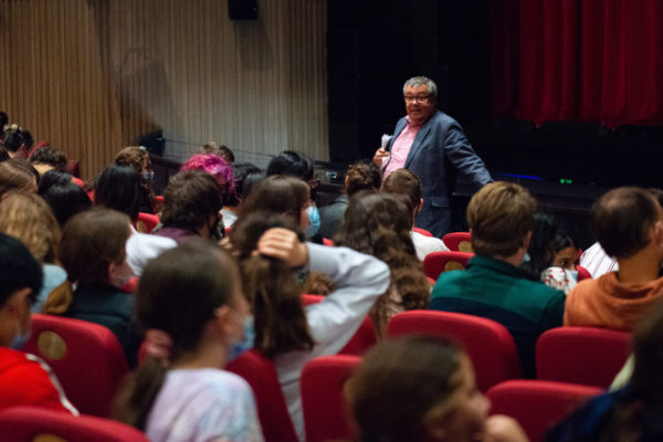 Artistic Director Stuart Maunder addressing a school group at the dress rehearsal of The Barber of Seville